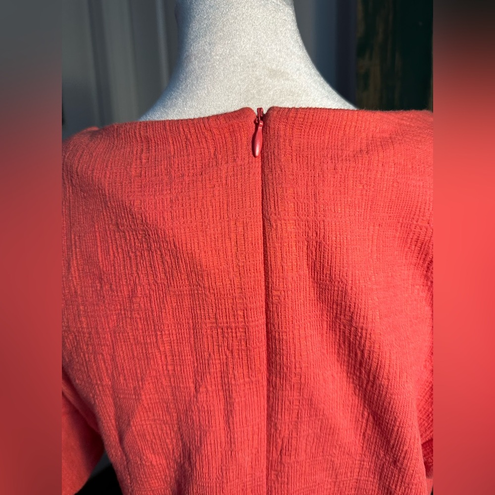 Tahari Dress Women size 6 sheath coral
Flutter bell Sleeve Stretch Back
Zip - Picture 6 of 13